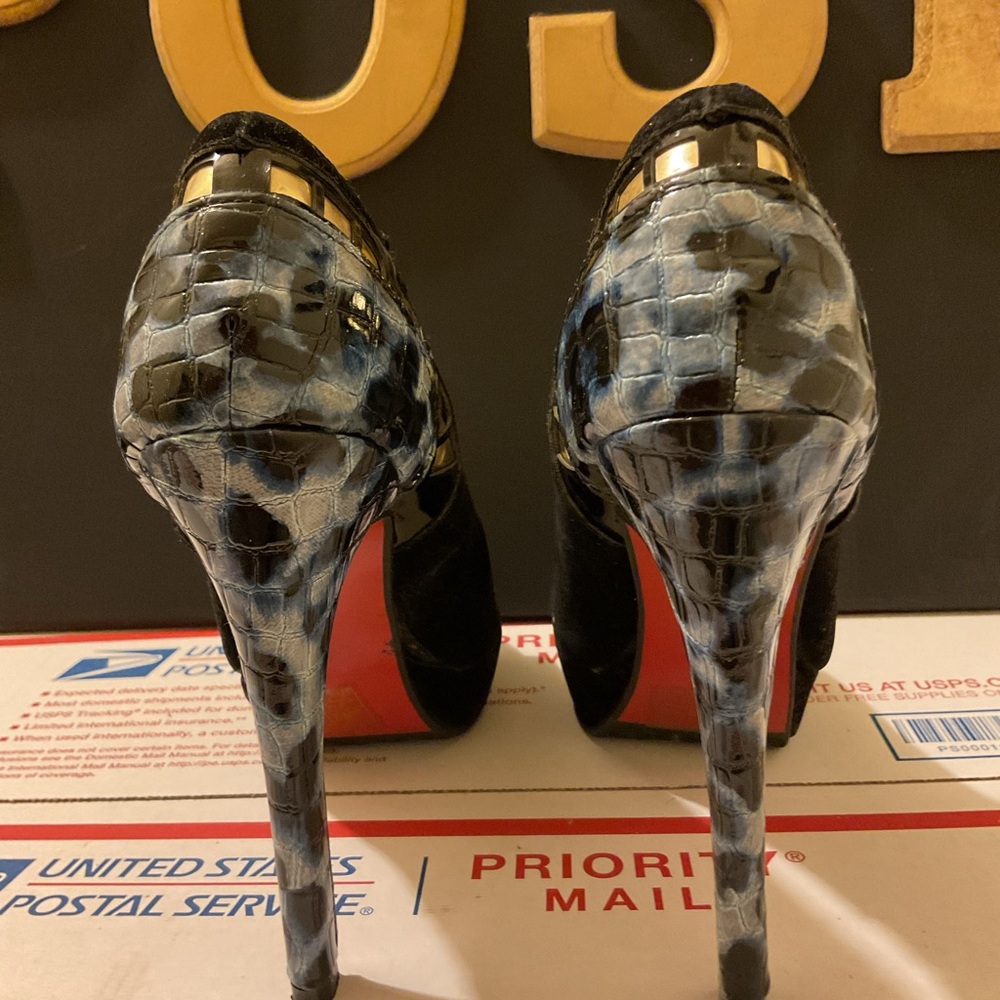 Black Velvet Peep-Toe High Heels with Gold Accent - Picture 4 of 7